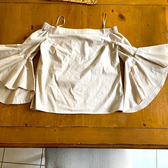 JENNIFER LOPEZ OFF THE SHOULDER TOP - Picture 3 of 5